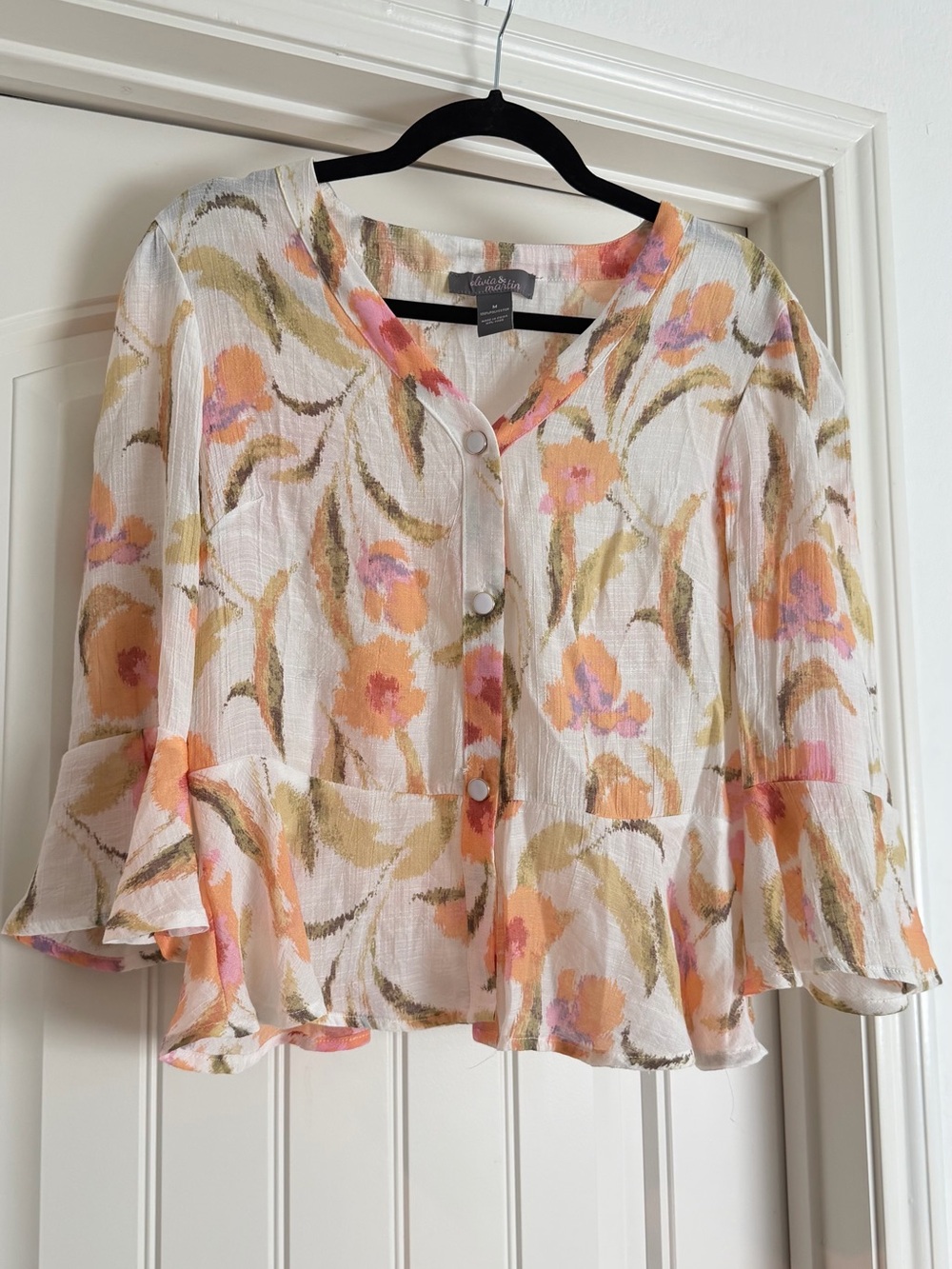crown & ivy White Floral Button-Front Ruffle Sleeve Top in Peach and Pink